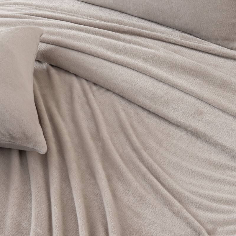 Great Bay Home Extra Soft Cozy Velvet Plush Solid Bed Sheet Set