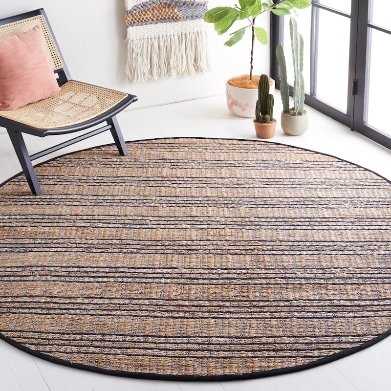 SAFAVIEH Handmade Natural Fiber Marharita Geometric Seagrass Rug - 7' Round - Navy/Natural