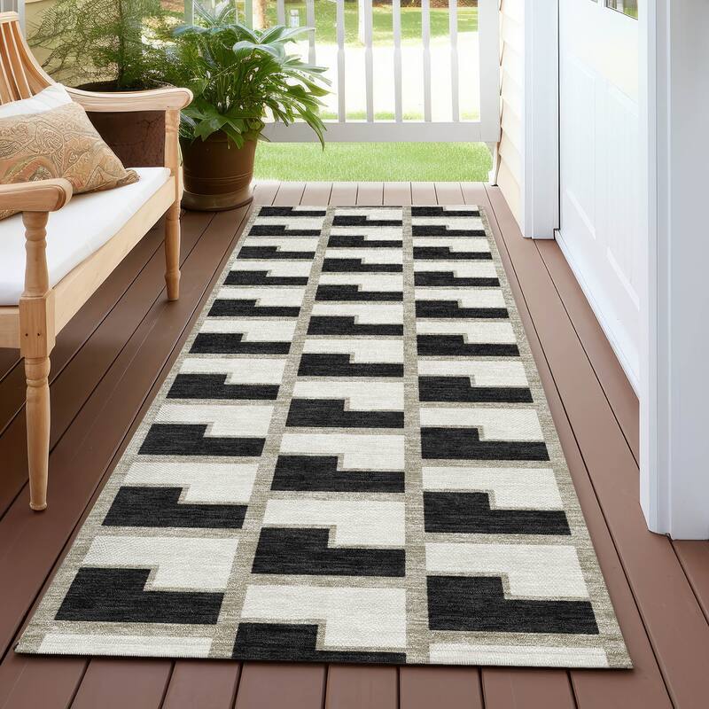 Machine Washable Indoor/ Outdoor Modern Cody Chantille Rug - Black - 2'3" x 7'6"