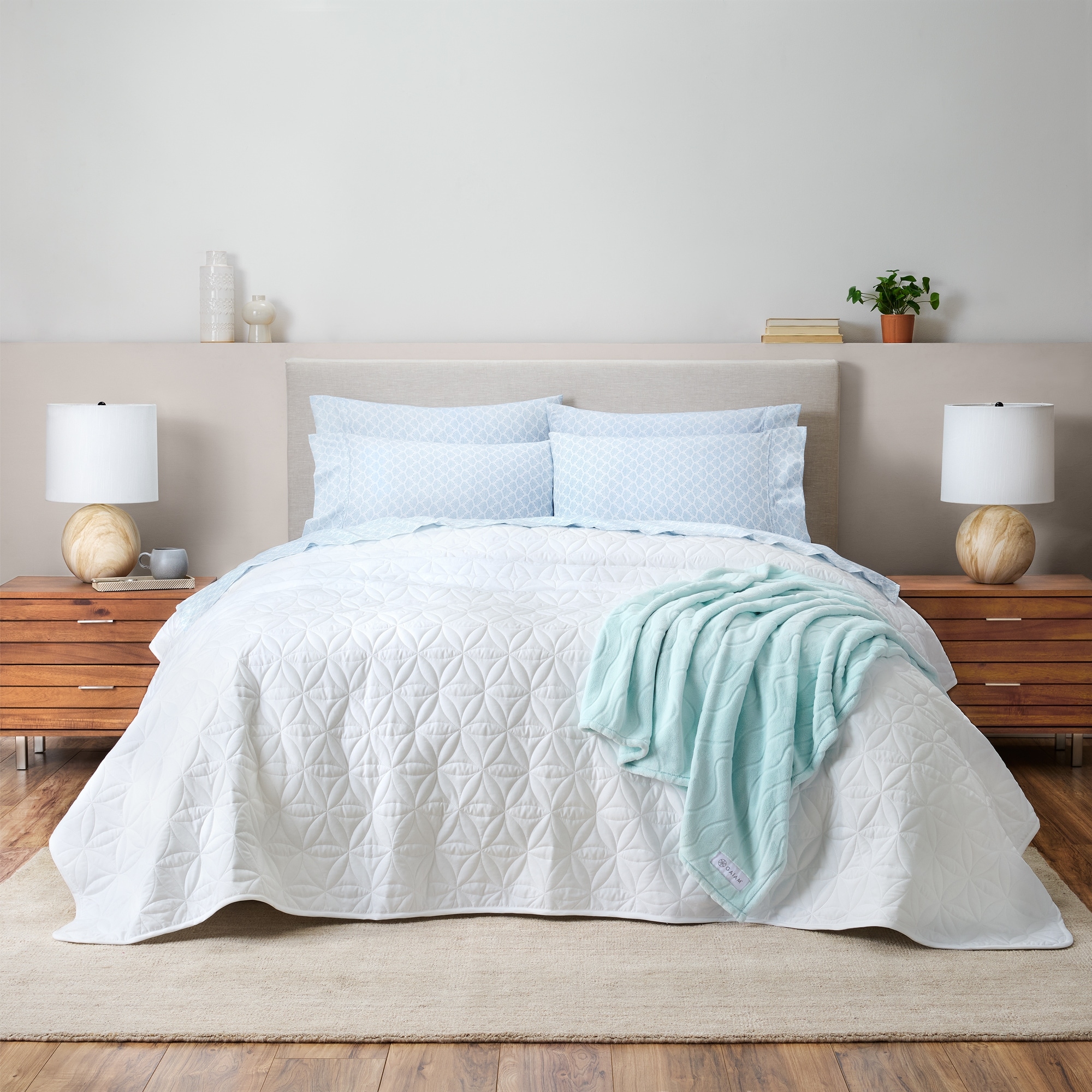 GAIAM Microfiber Plain Weave Quilt