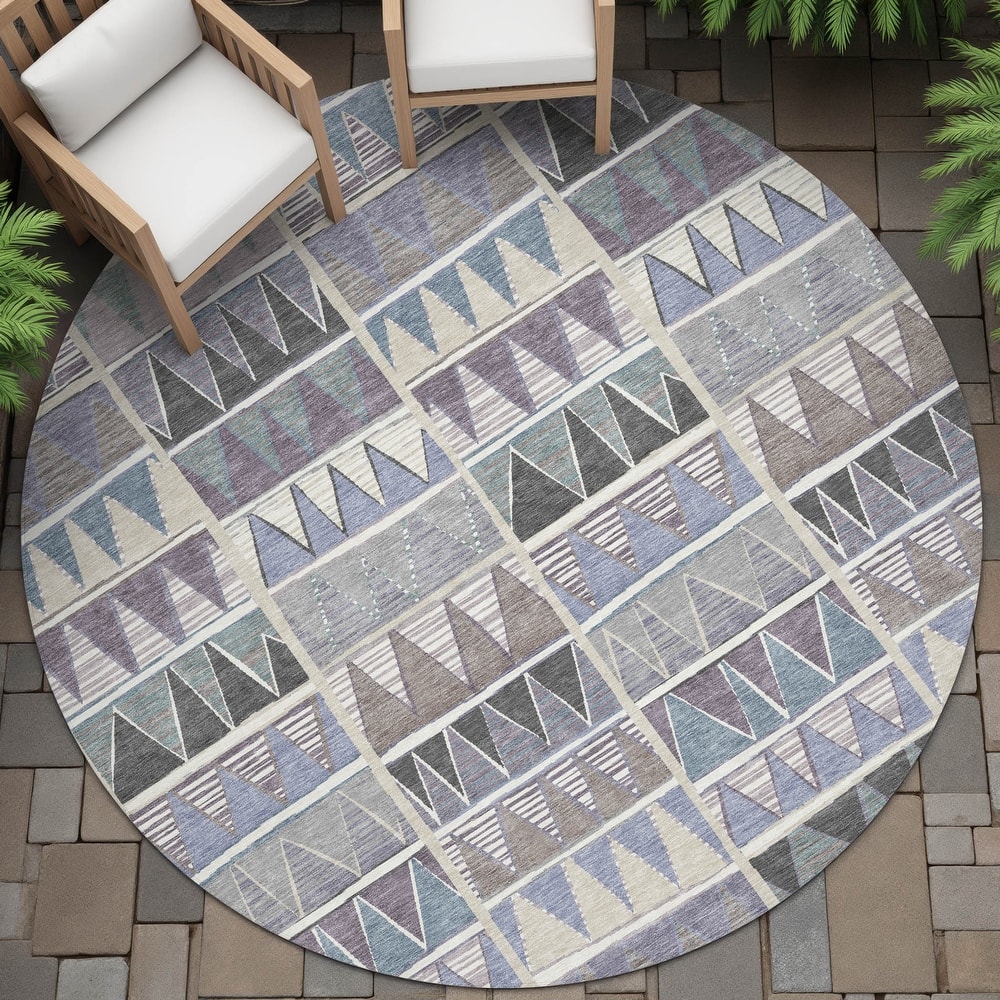 Machine Washable Indoor/Outdoor Casual Pennant Chantille Rug
