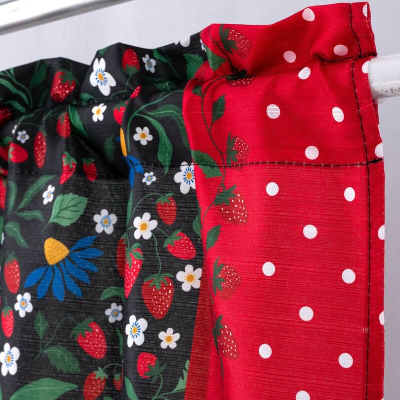 Cucina Strawberry Fields Kitchen Curtain Set
