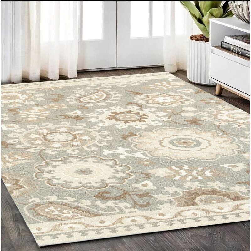 HomeRootsFloral Scandinavian Rectangle Area Rug - 95.67' X '55.91' X '0.39