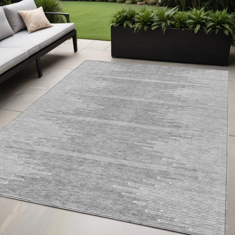 HomeRoots Abstract Transitional Rectangle Outdoor Rug - 5' X 8'