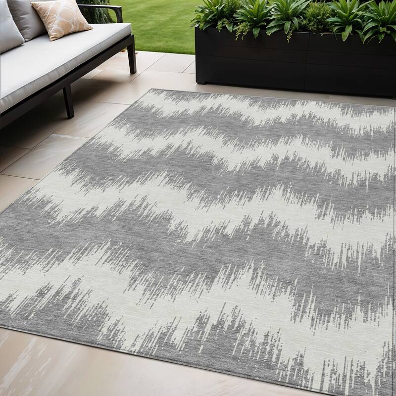HomeRoots Chevron Transitional Rectangle Outdoor Rug - 5' X 8'