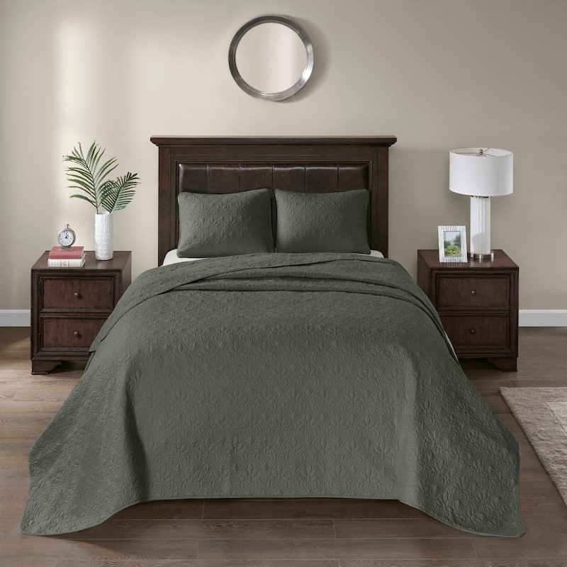 Madison Park Mansfield Reversible Oversized 3-piece Solid Texture Bedspread Quilt Set with Matching Shams