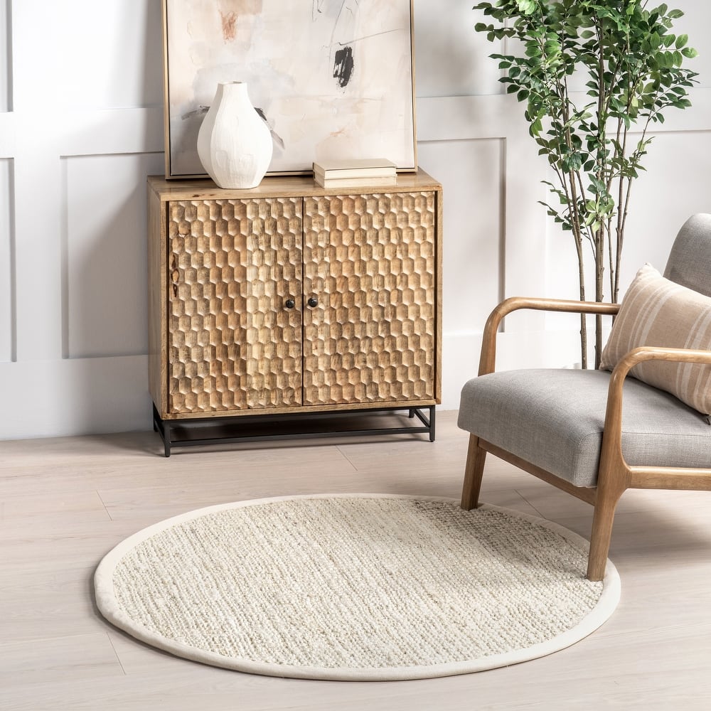 Nuloom Delilah Solid Chunky Jute Tassel Area Rug