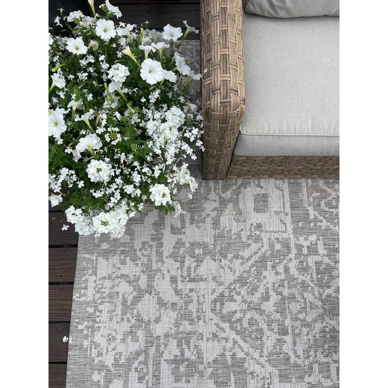 Hauteloom Canadian Living Room, Bedroom Patio Outdoor Area Rug - Gray, Medium Gray, Peach - 2' x 2'11"