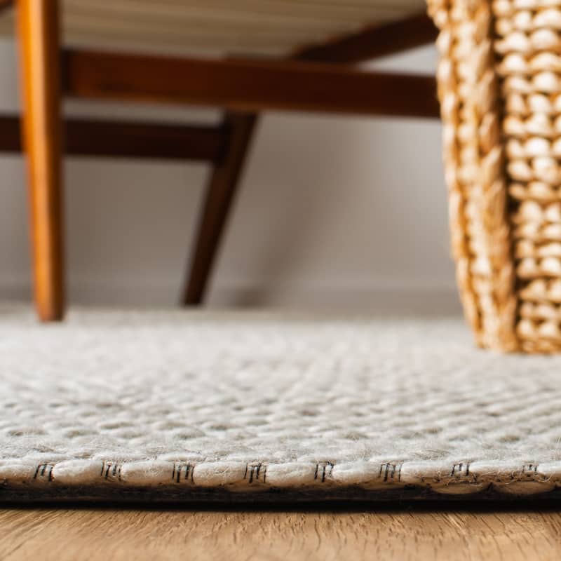 SAFAVIEH Marbella Liadain Wool Rug