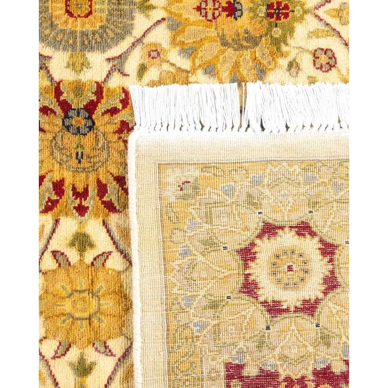 Overton Handknotted Wool Traditional Oriental Ivory Area Rug - 4' x 6'
