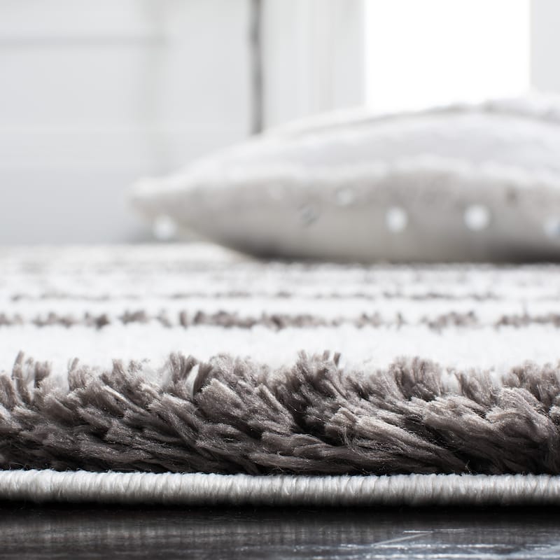SAFAVIEH Berber Shag Izabela Stripe 1.25-inch Thick Rug