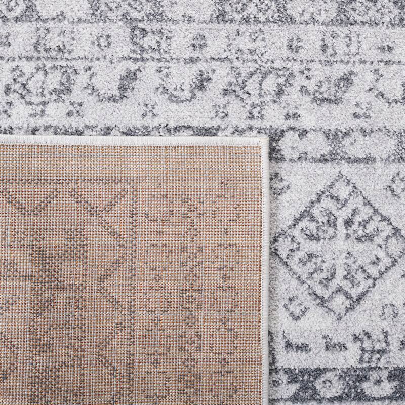 SAFAVIEH Toscana Nansy Tribal Rug