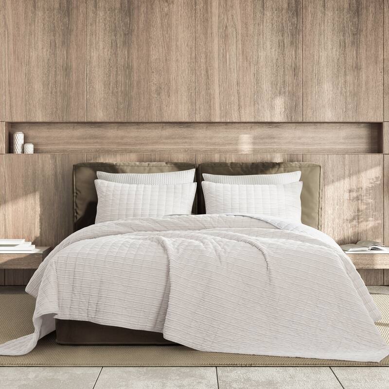 Wonderful Velvet 3 Piece Quilt Set