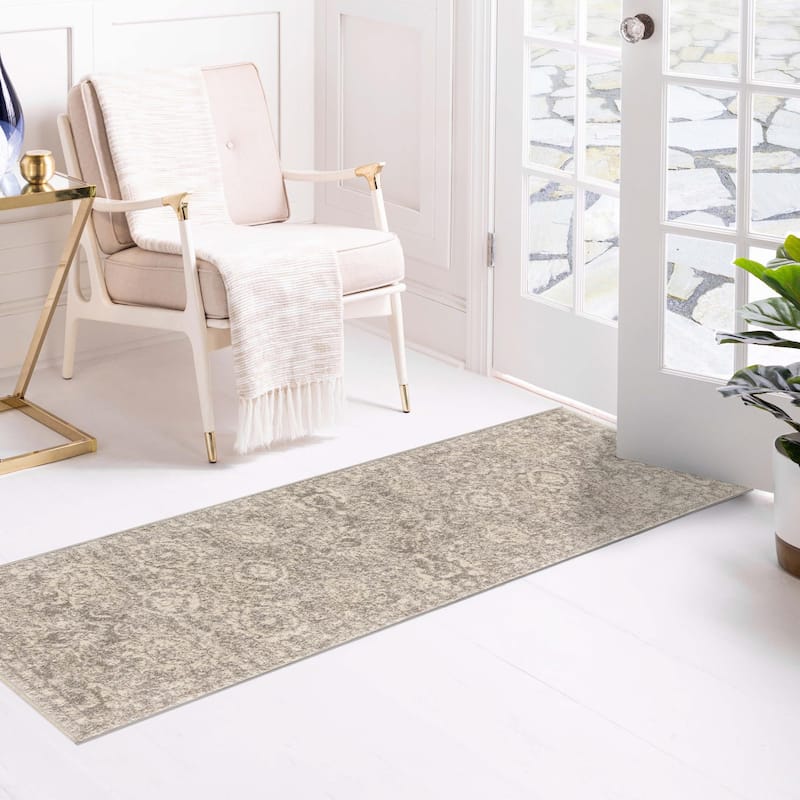 Traditional Nixa Collection Area Rug