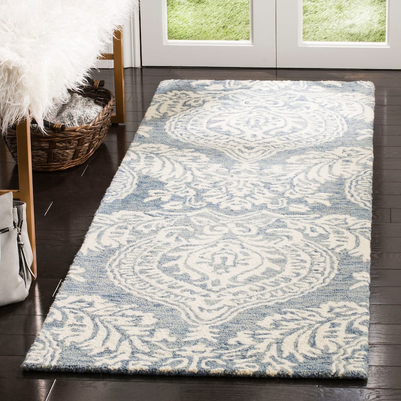 SAFAVIEH Handmade Micro-Loop Tressy Wool Rug - 2'3" x 7' Runner - Blue/Ivory