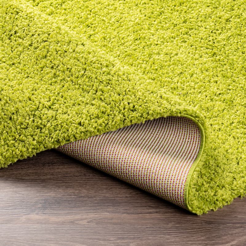 Artistic Weavers Dawsen Solid Plush Area Rug