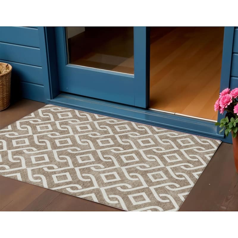 HomeRoots Geometric Transitional Rectangle Outdoor Rug - 3' x 5'