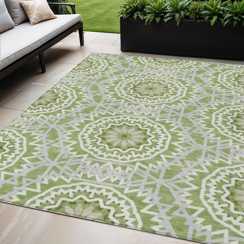 HomeRoots Floral Medallion Transitional Rectangle Outdoor Rug - 5' X 8'