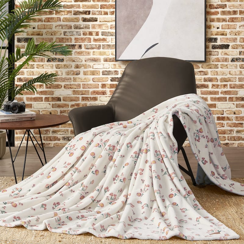 Lucky Brand Daisy Plush Throw Blanket