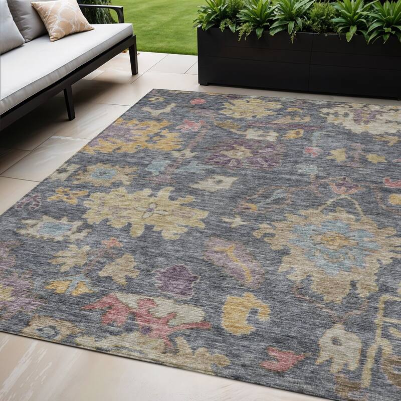 HomeRoots Floral Traditional Rectangle Outdoor Rug - 5' X 8'