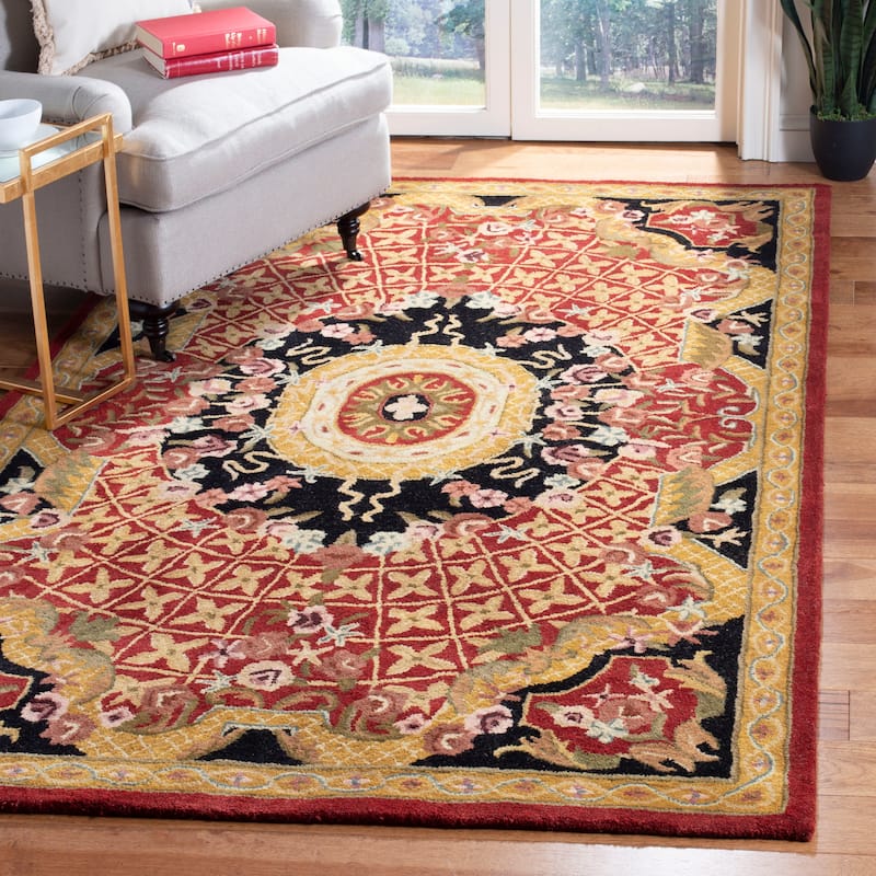 SAFAVIEH Handmade Classic Traiana Traditional Oriental Wool Rug - 8'3" x 11' - Burgundy/Black