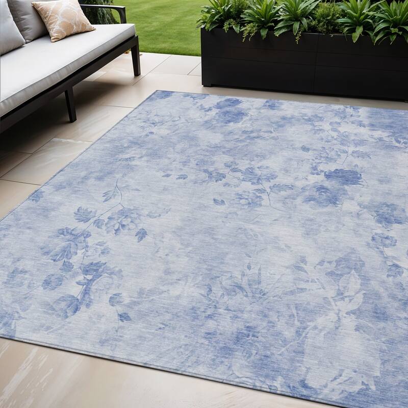 HomeRoots Floral Transitional Rectangle Outdoor Rug - 5' X 8'