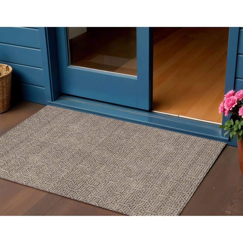 HomeRoots Geometric Transitional Rectangle Outdoor Rug - 3' x 5'