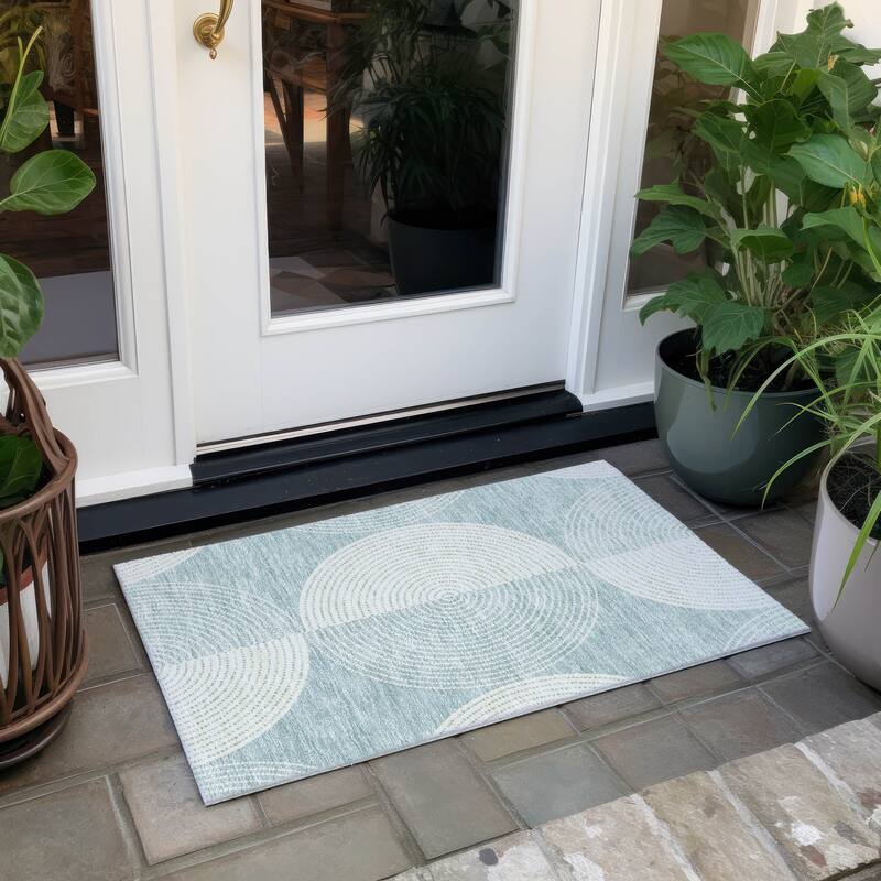 Machine Washable Indoor/ Outdoor Geo Circles Chantille Rug - Denim - 1'8" x 2'6"