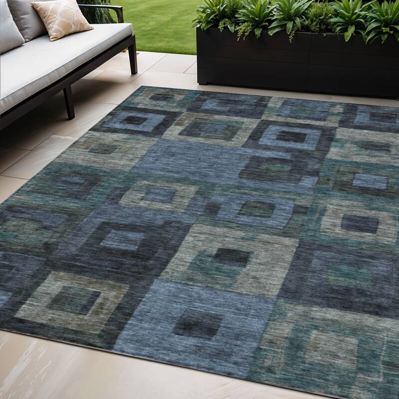 HomeRoots Geometric Transitional Rectangle Outdoor Rug - 5' X 8'