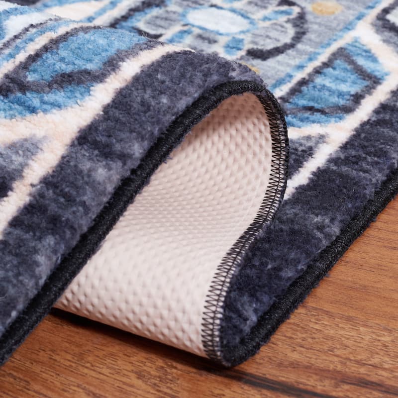 SAFAVIEH Riviera Machine Washable Slip Resistant Wilma Oriental Rug