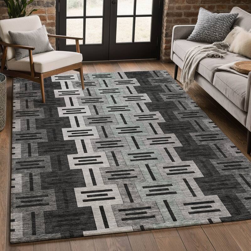 Machine Washable Indoor/ Outdoor Modern Wamego Chantille Rug