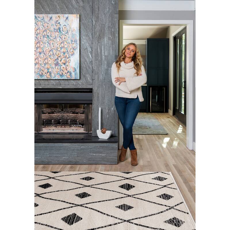 Juniper Collection Ivory Machine Made Indoor Area Rug - 2' x 3' - Ivory
