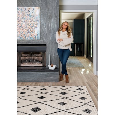 Juniper Collection Ivory Machine Made Indoor Area Rug