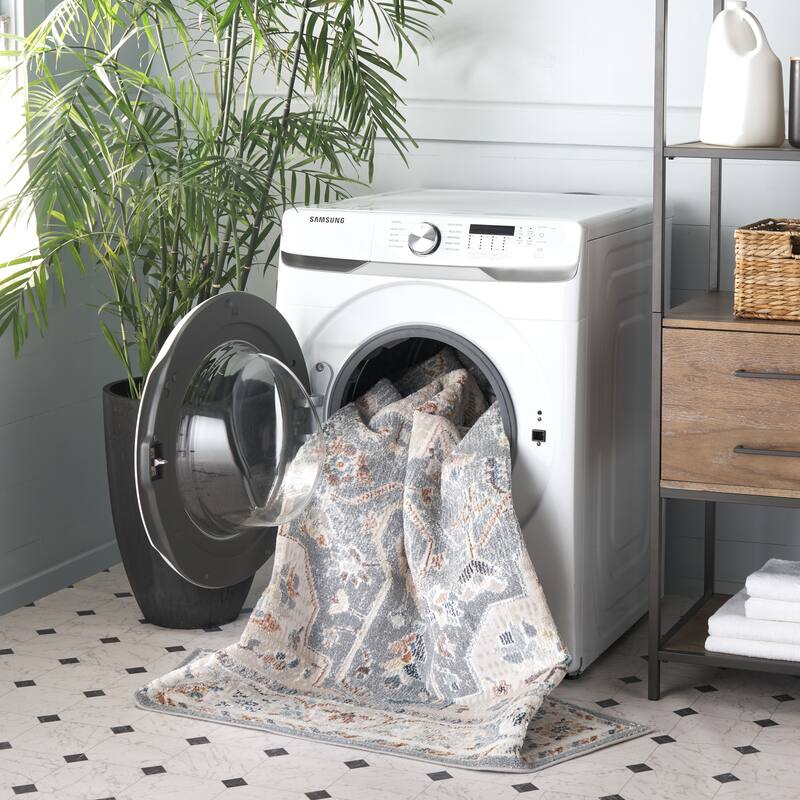 SAFAVIEH Blair Machine Washable Malakah Slip Resistant Rug