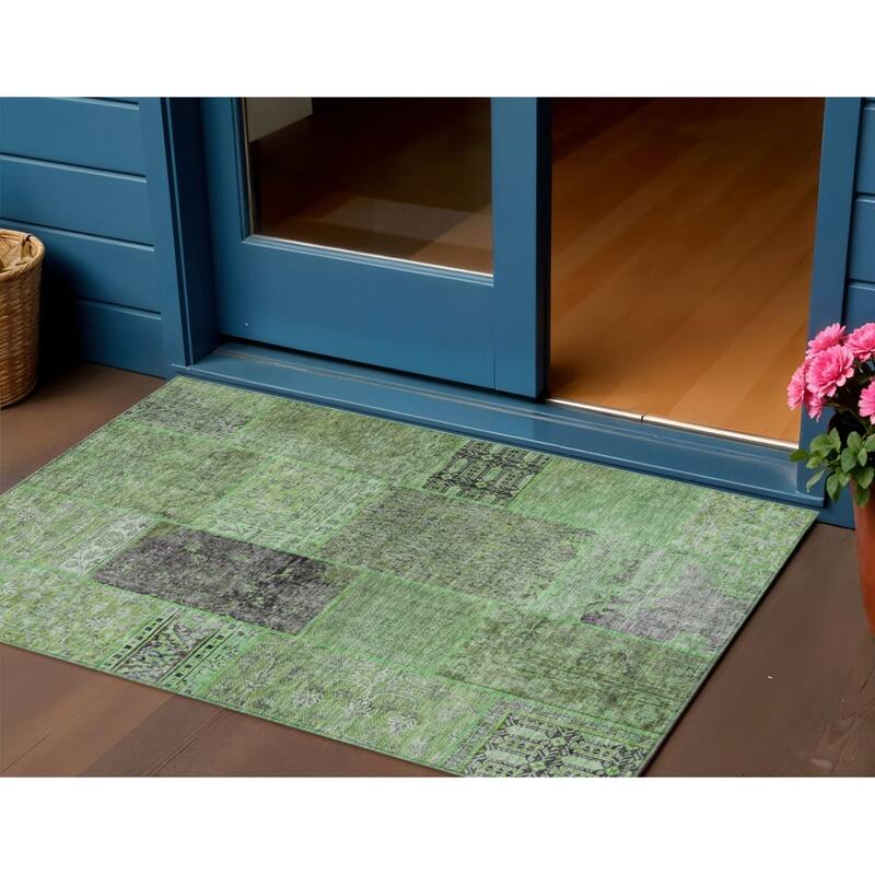 HomeRoots Patchwork Transitional Rectangle Outdoor Rug - 3' x 5'