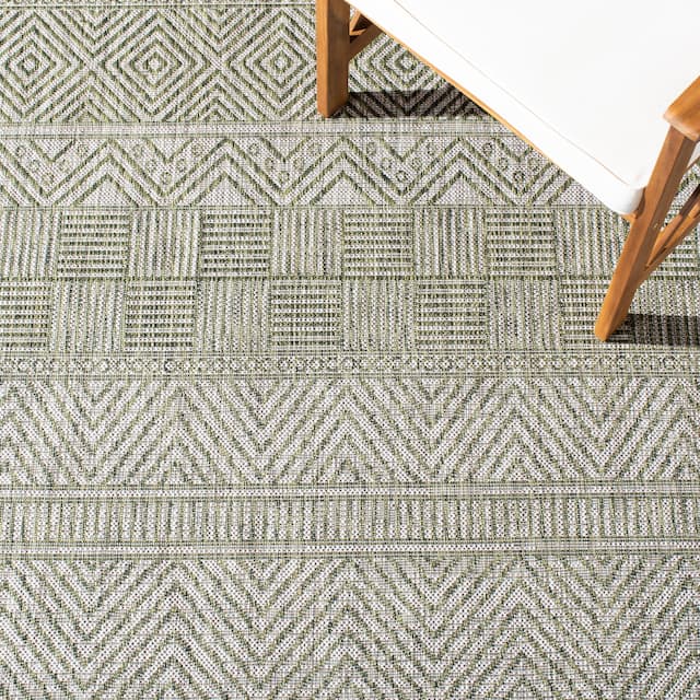 SAFAVIEH Courtyard Zorana Indoor/ Outdoor Waterproof Patio Backyard Rug