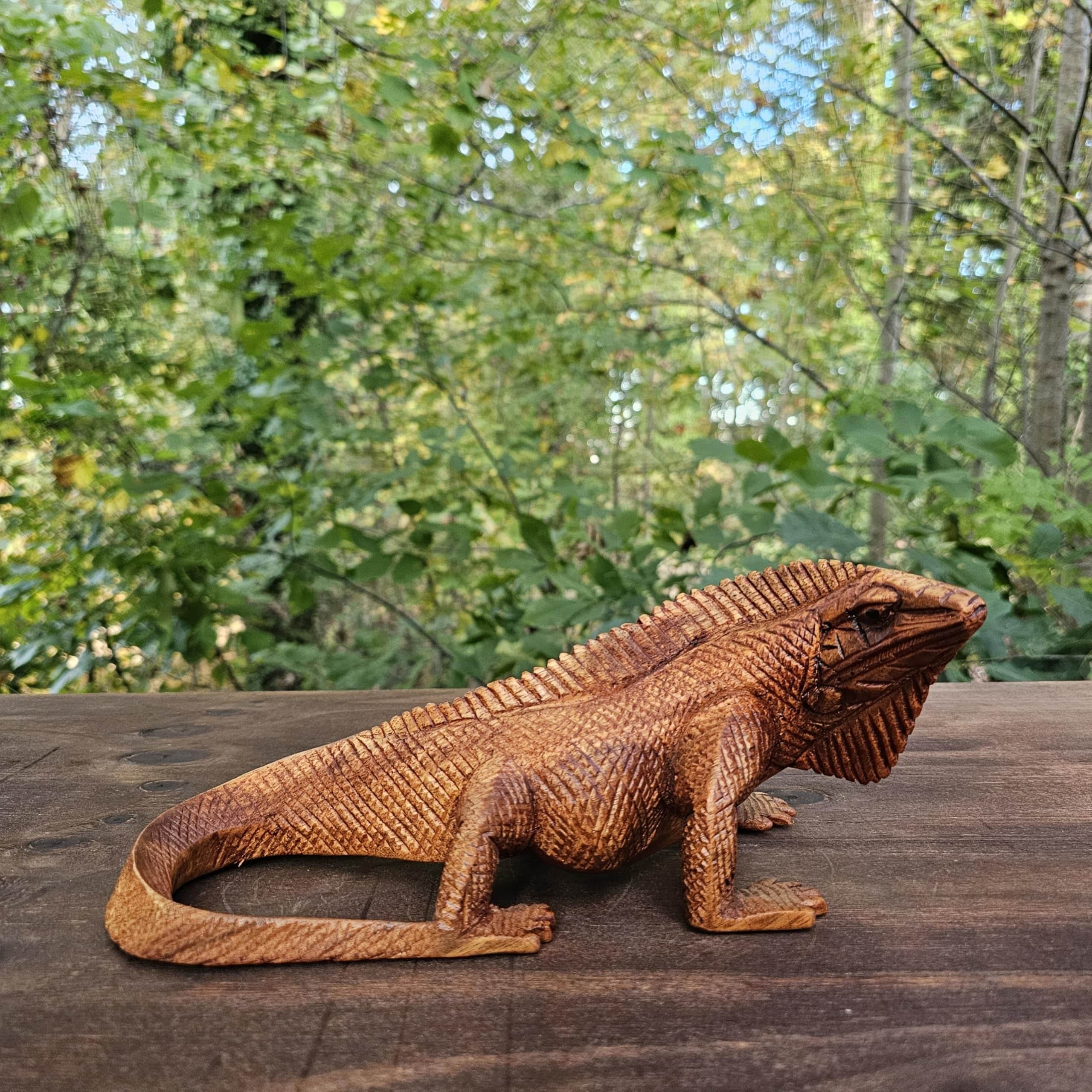 G6 Collection Hand Carved Wooden Iguana Figurine Realistic Lizard Reptile Statue, Natural Finish, Handmade Tabletop Home Décor