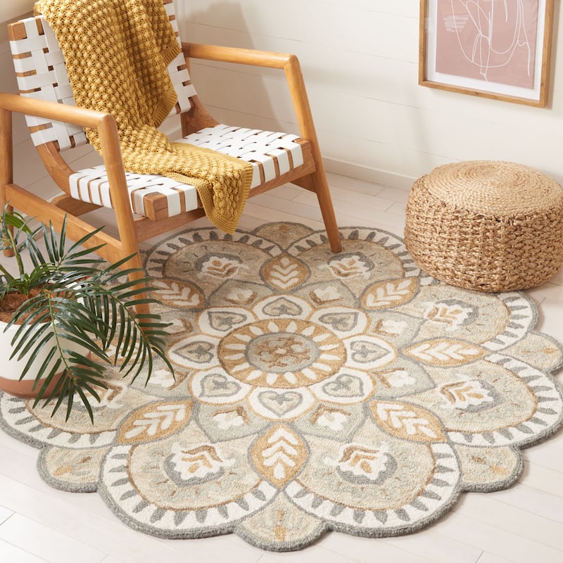 SAFAVIEH Handmade Novelty Urtza Ornate Flower Wool Rug - 4' Round - Ivory/Beige - Round