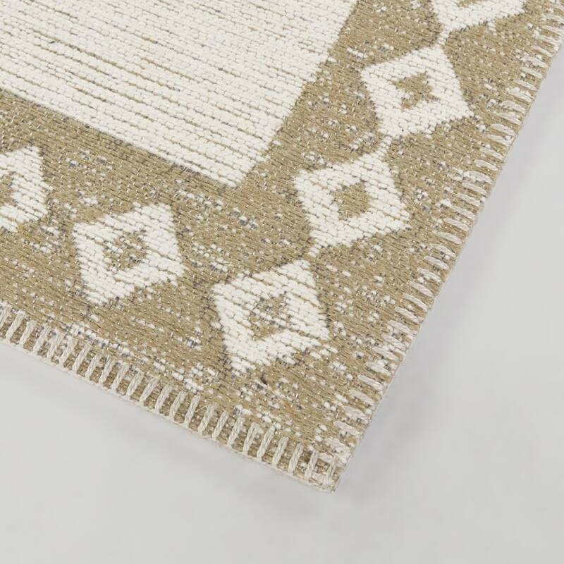Fernando Diamond Medallion Area Rug