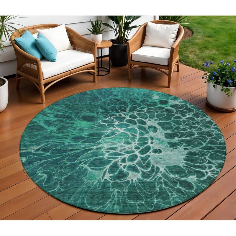 HomeRoots Abstract Transitional Rectangle Outdoor Rug - 8' Round