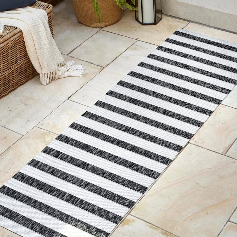 JONATHAN Y Tavira Wide Stripe Indoor/Outdoor Area Rug