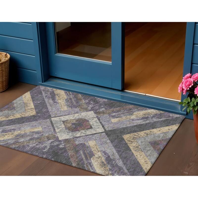 HomeRoots Geometric Transitional Rectangle Outdoor Rug - 3' x 5'