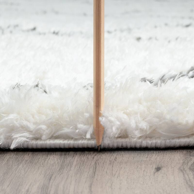 Heartfelt Shag Modern & Contemporary Diamond Indoor Area Rug