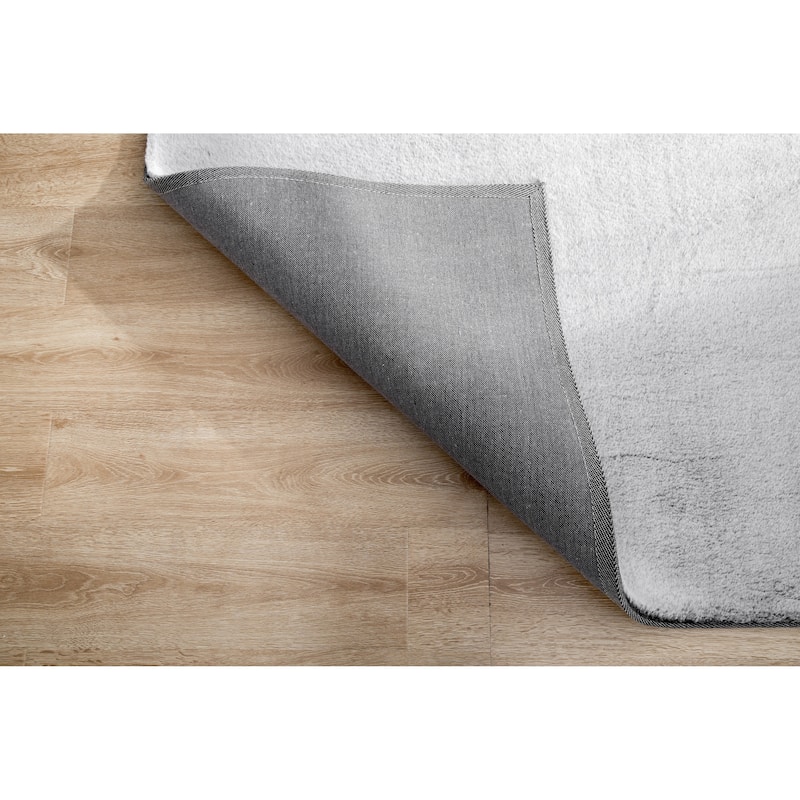 Faux Rabbit Collection Grey Fur Area Rug - 5'x7'