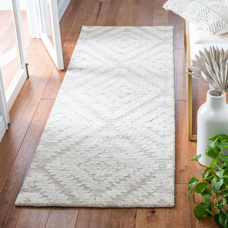SAFAVIEH Handmade Micro-Loop Cyndie Wool Rug - 2'3" x 7' Runner - Beige/Brown
