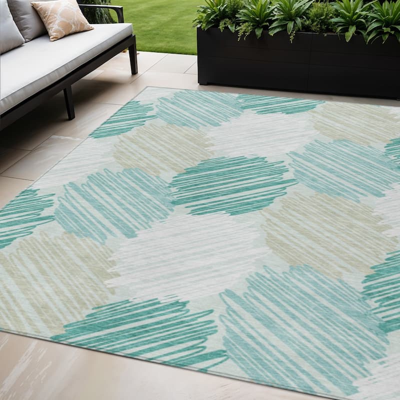 HomeRoots Geometric Transitional Rectangle Outdoor Rug - 5' X 8'