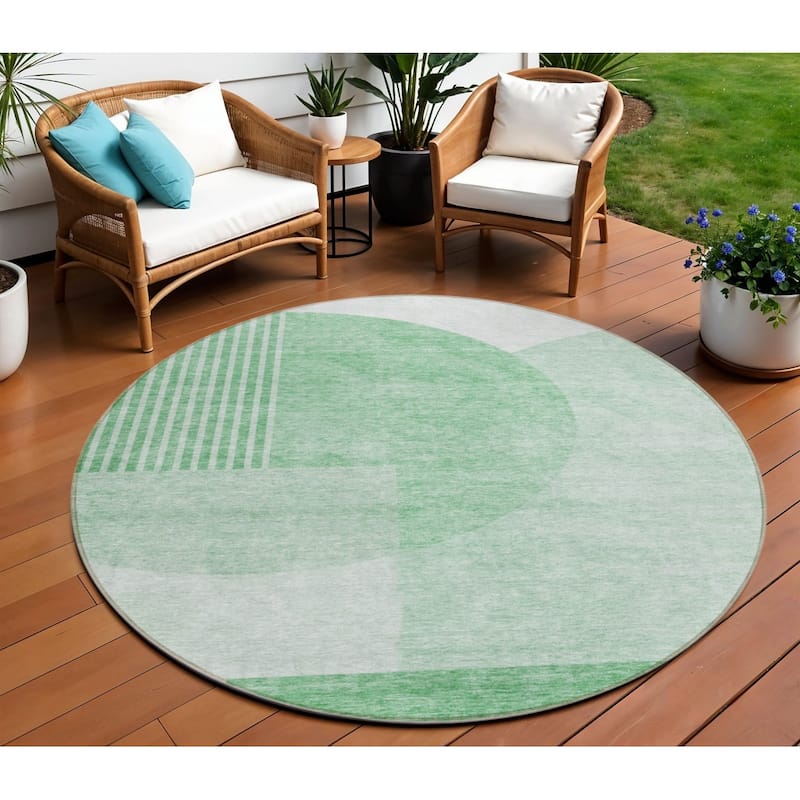 HomeRoots Geometric Transitional Rectangle Outdoor Rug - 8' Round