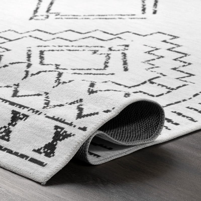 Nuloom Noa SpinClean Machine Washable Tribal Moroccan Area Rug