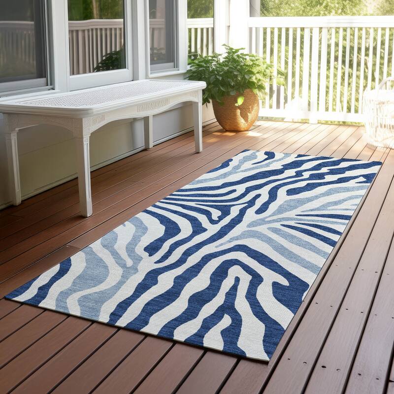 Machine Washable Indoor/ Outdoor Modern Prints Chantille Rug - Navy - 2'3" x 7'6"
