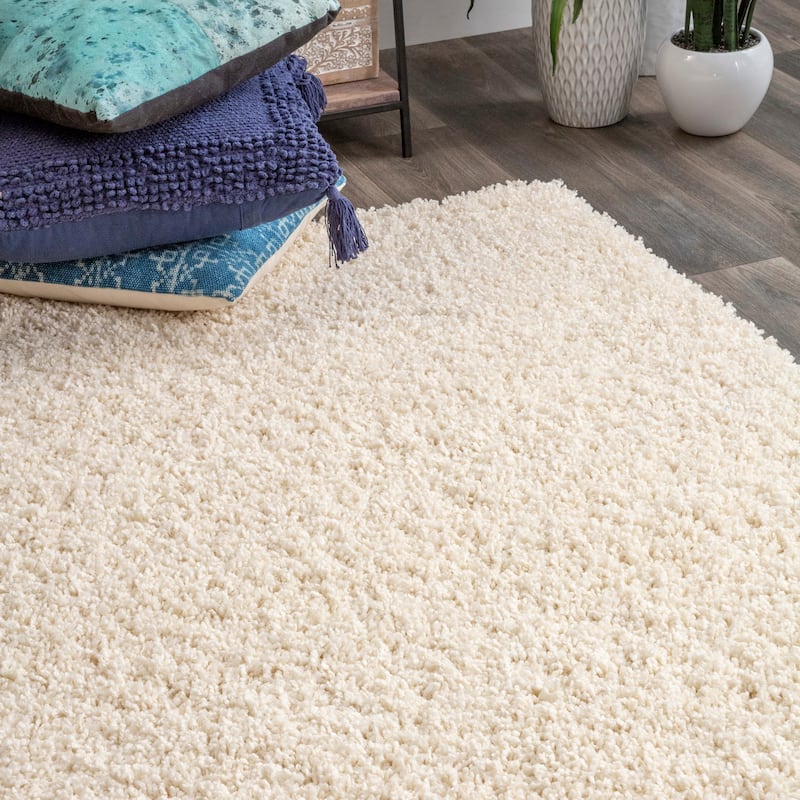 Nuloom Janine Plush Shag Area Rug